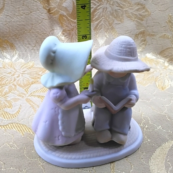 Homco Circle of Friends by Masterpiece, The Family Hour Figurine - Picture 7 of 7